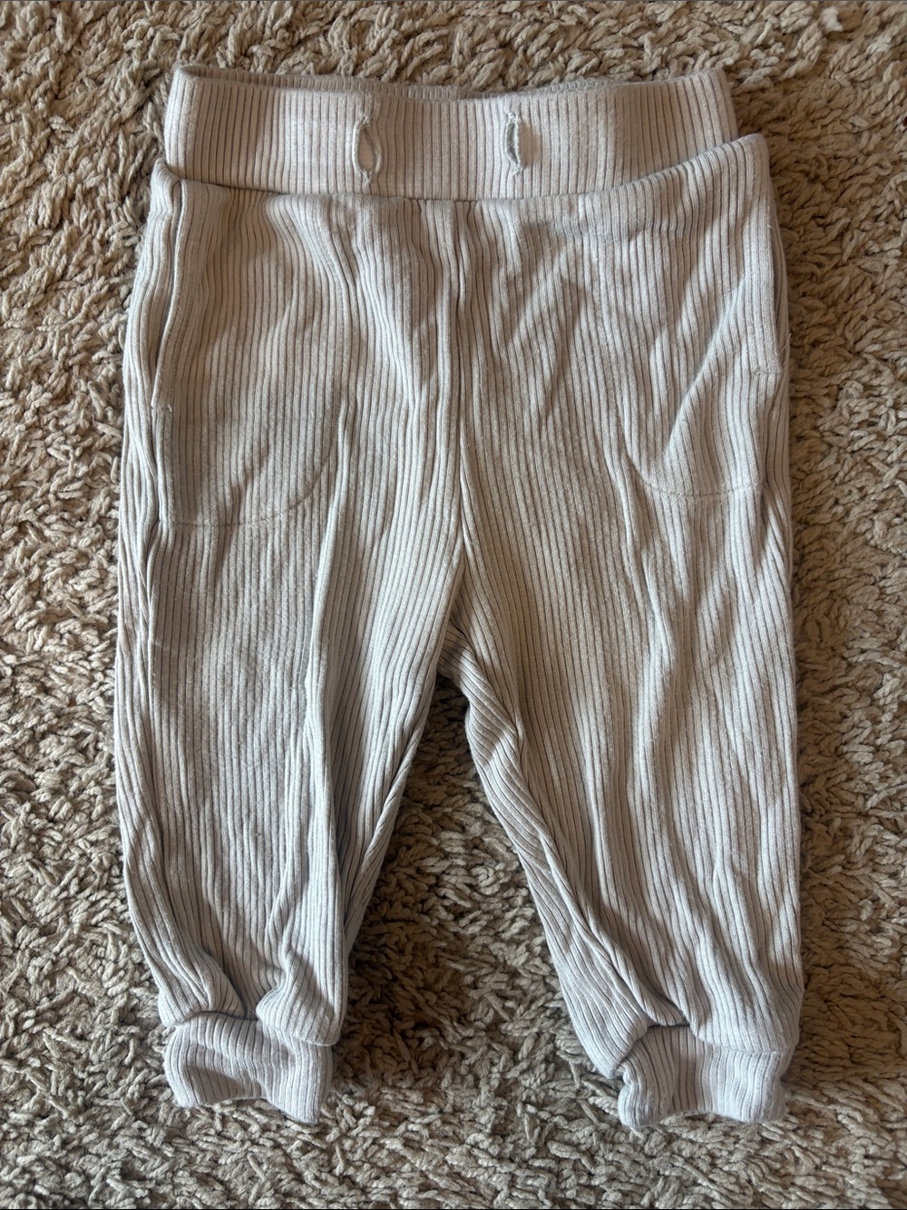 Kyte Baby Bamboo Jersey Ribbed Jogger Pants in Oat. EUC. Size 3-6 mos. Unisex.
